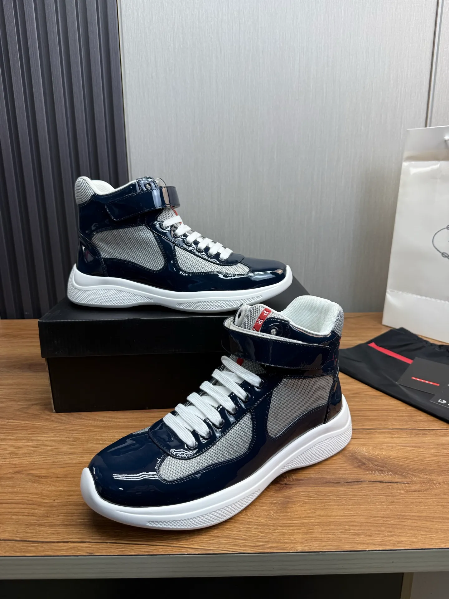 Men's shoes 700💰 [PRADA] Hot selling items🔥Must be recommended every day~~ Official website synchronized, 1:1 high quality shipments✔️ Imported cowhide fabric, cowhide lining, original bottom, high-end airplane box packaging🎁 38-45 (38.45 custom-made, non-refundable)